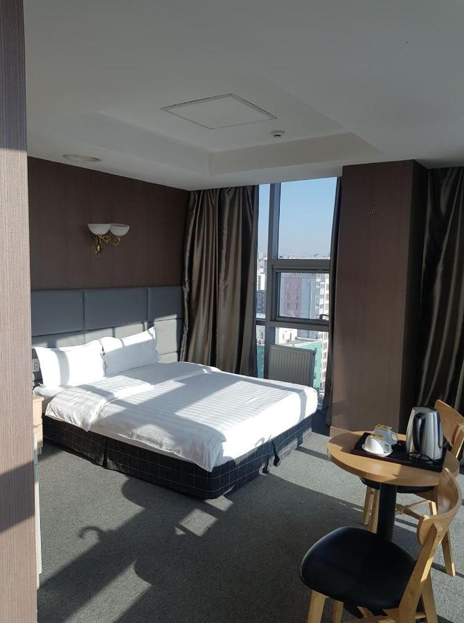 J Hotel Ulaanbaatar Bagian luar foto