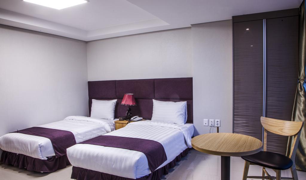 J Hotel Ulaanbaatar Ruang foto