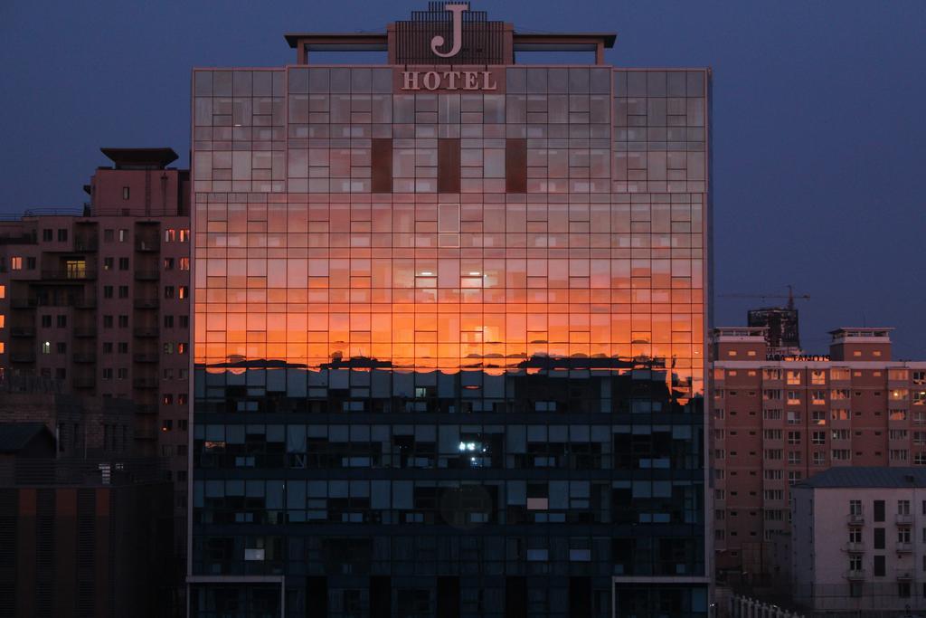 J Hotel Ulaanbaatar Bagian luar foto