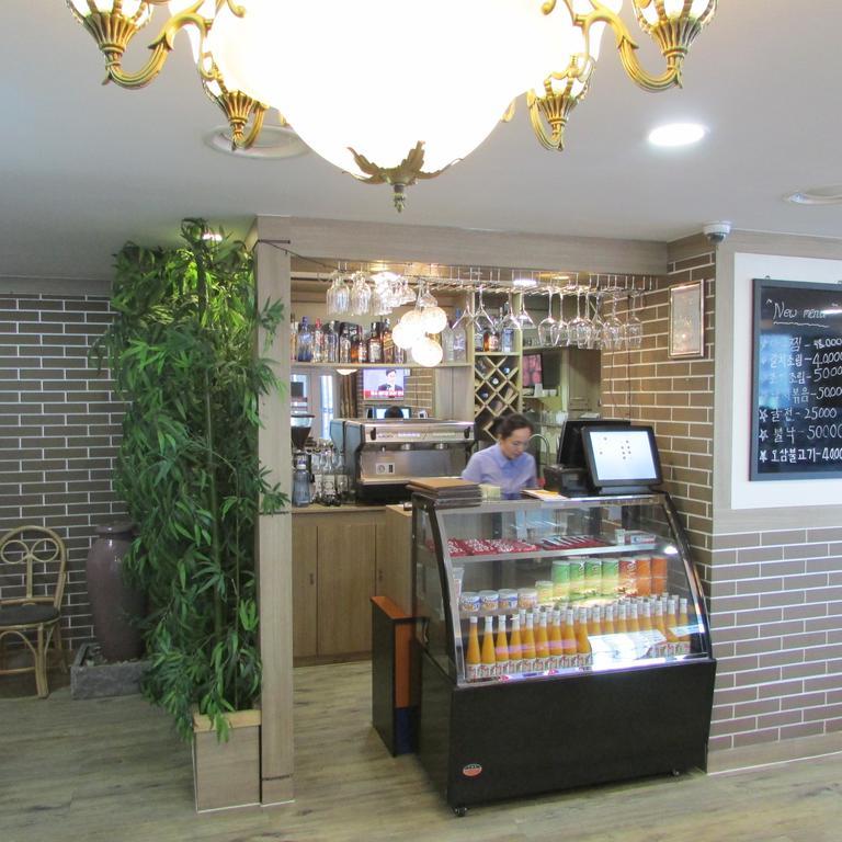 J Hotel Ulaanbaatar Bagian luar foto